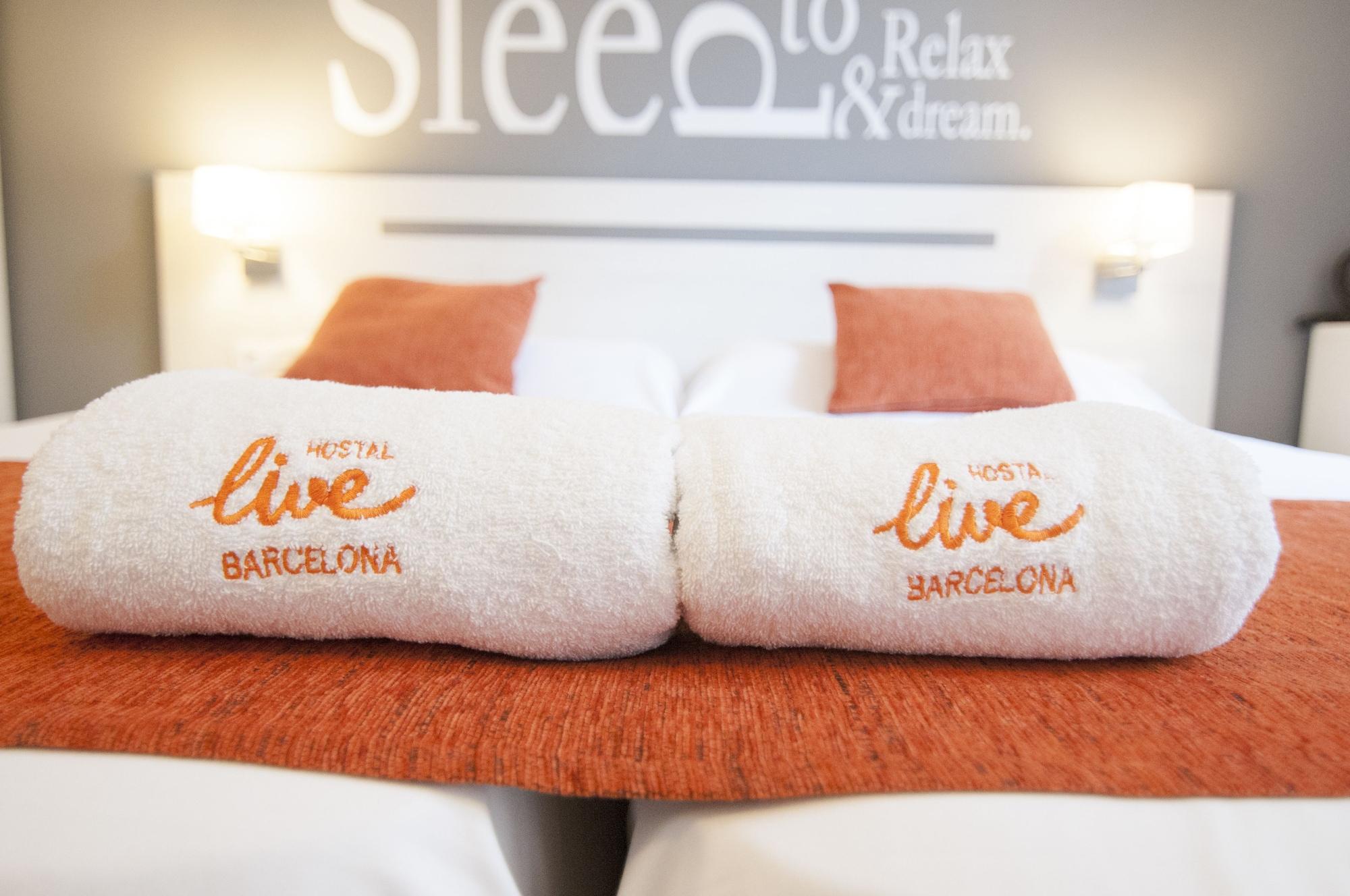 Hostal Live Barcelona Exterior photo