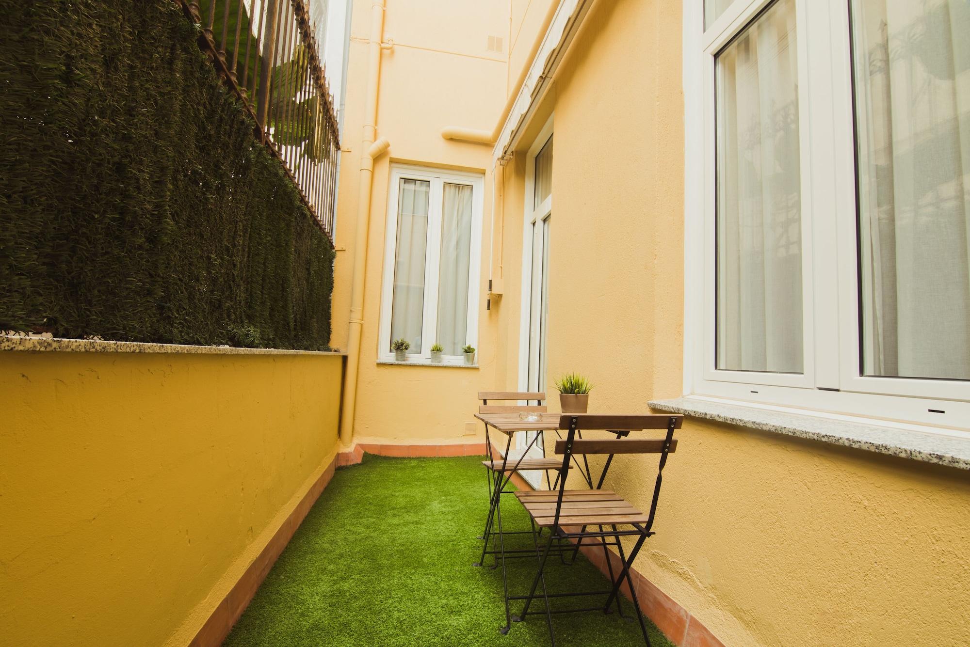 Hostal Live Barcelona Exterior photo
