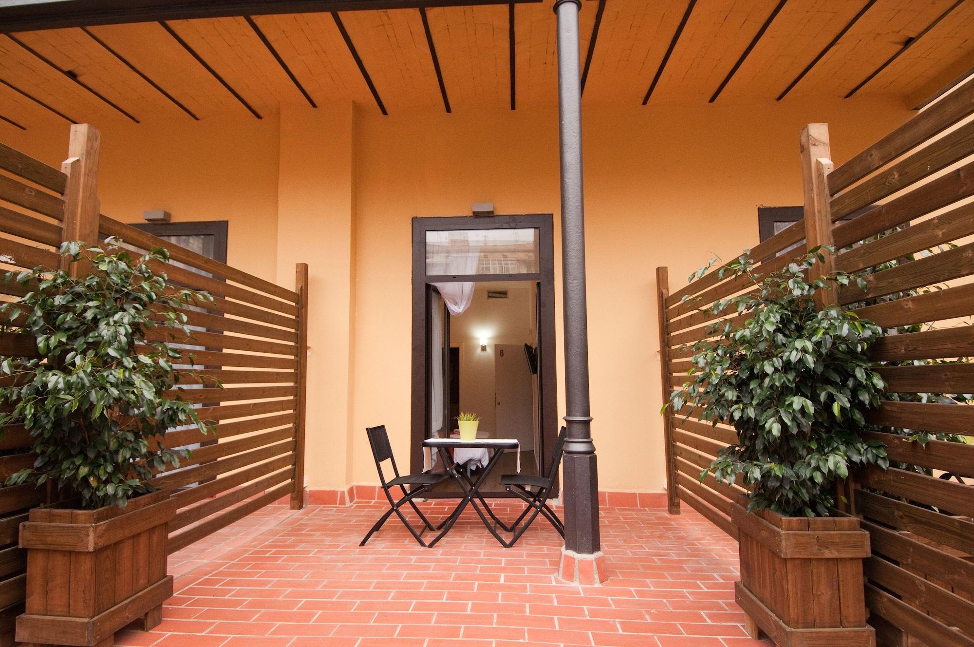 Hostal Live Barcelona Exterior photo