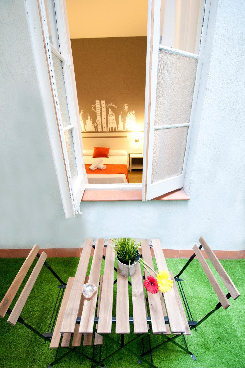 Hostal Live Barcelona Exterior photo