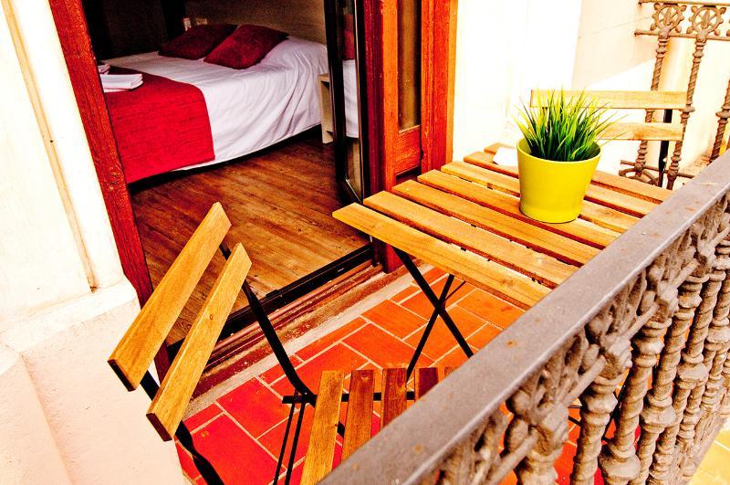 Hostal Live Barcelona Exterior photo